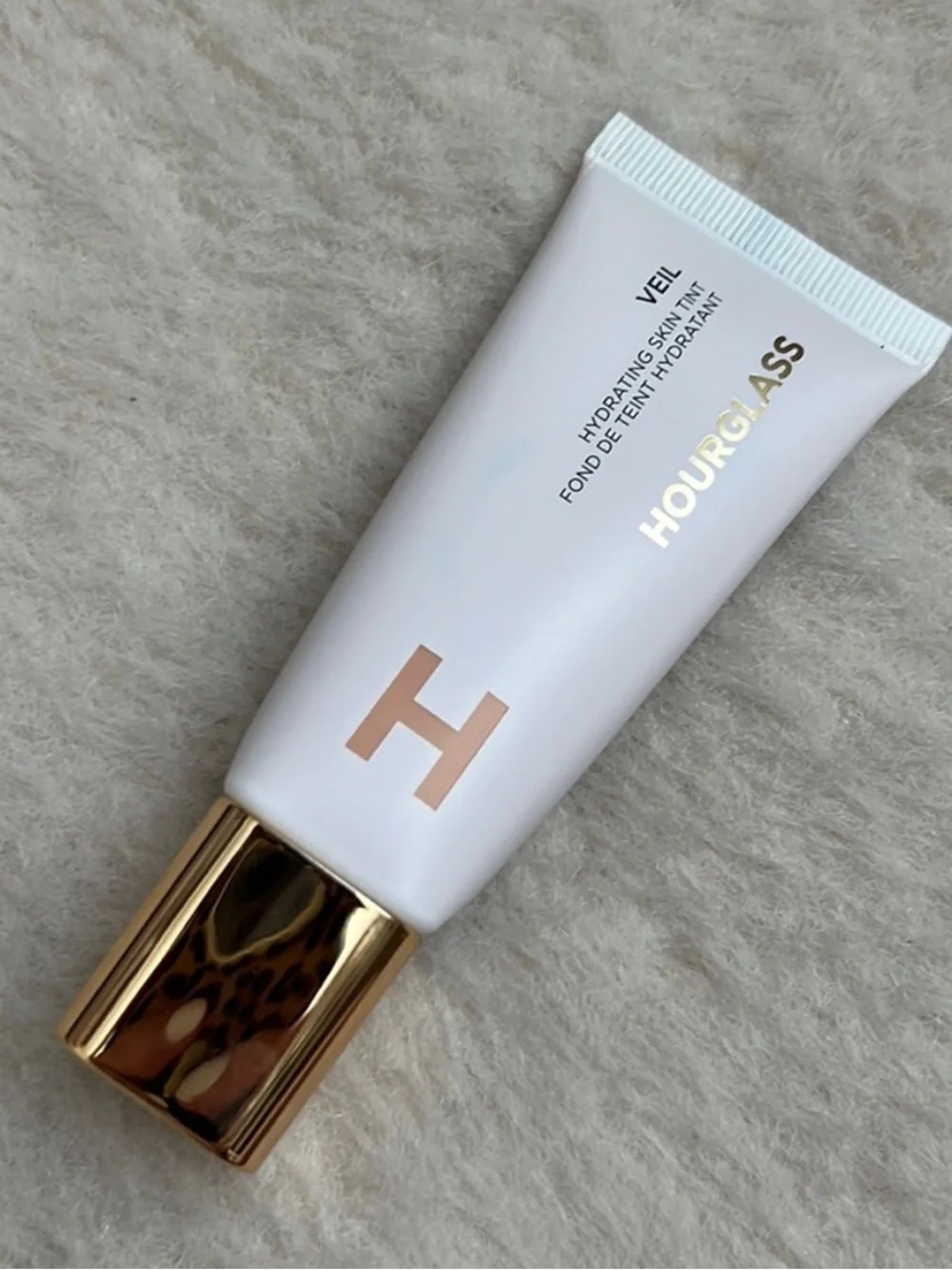 Hourglass Veil Hydrating Skin Tint in shade 5